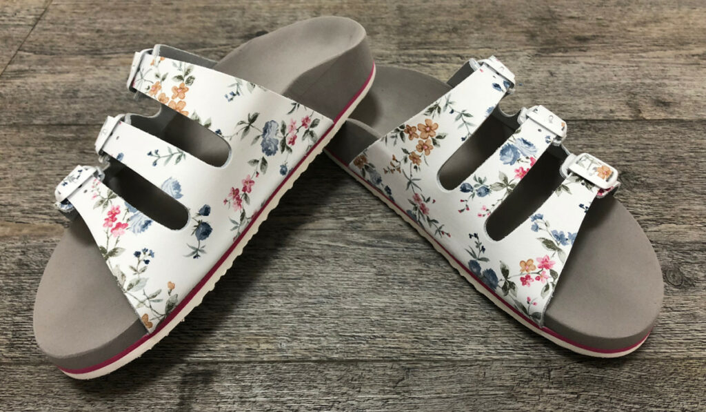 00131-valinos-sandale-blumen-grau-rosa