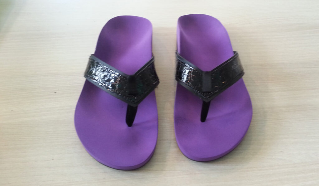 00210-valinos-flip-flops-lila-schwarz