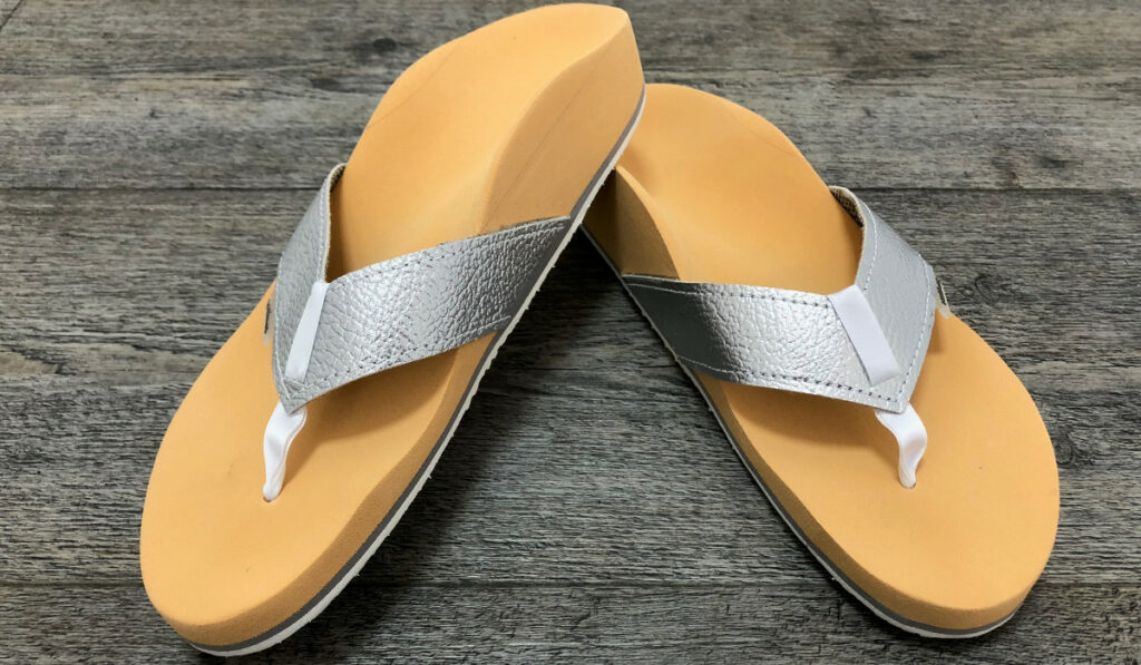 00214-valinos-flip-flops-silber-haut