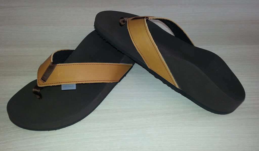 00230-valinos-flip-flops-schwarz-beige
