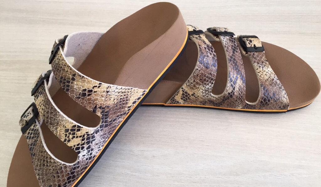 00290-valinos-sandalen-schlangenmuster