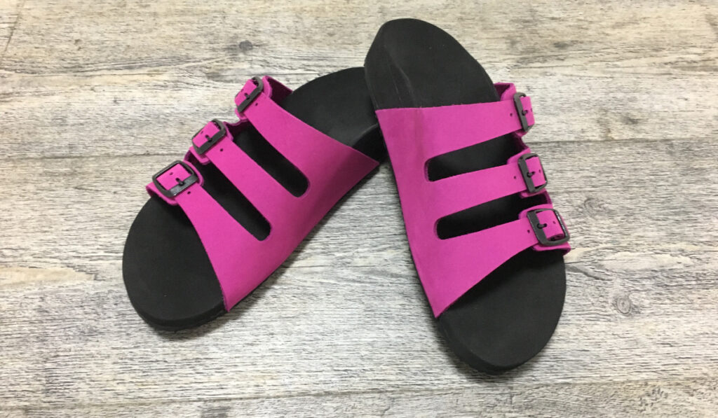 00332-valinos-sandalen-fuchsia-schwarz