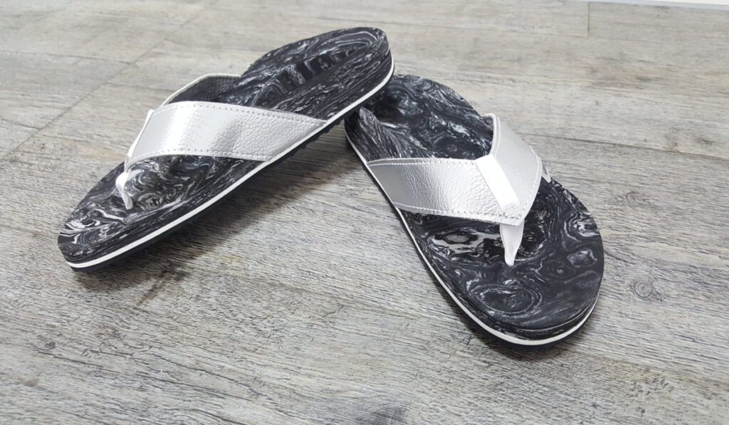 00381-valinos-flip-flops-silber-schwarz-marmoriert