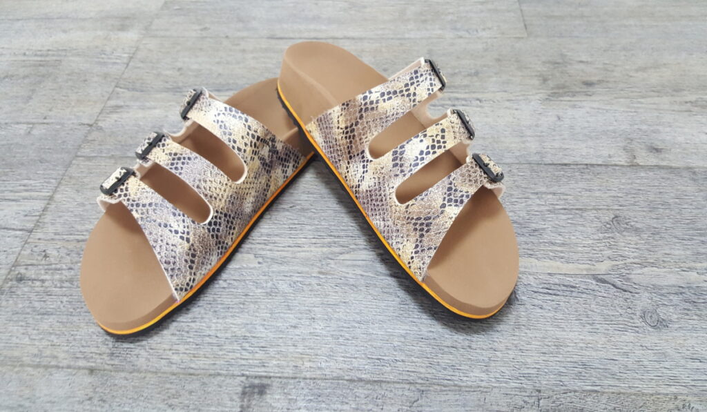 00402-valinos-sandalen-schlangenmuster