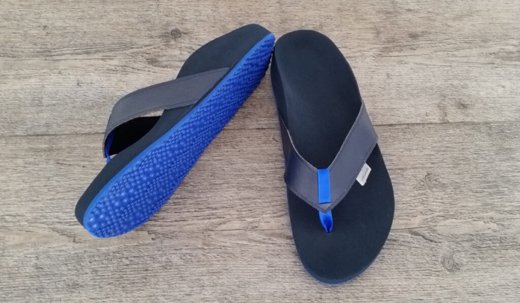 00481-valinos-flip-flops-schwarz-blau