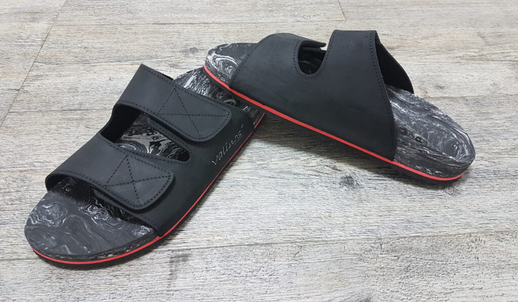 00512-valinos-sandale-schwarzklett-marmor-rot