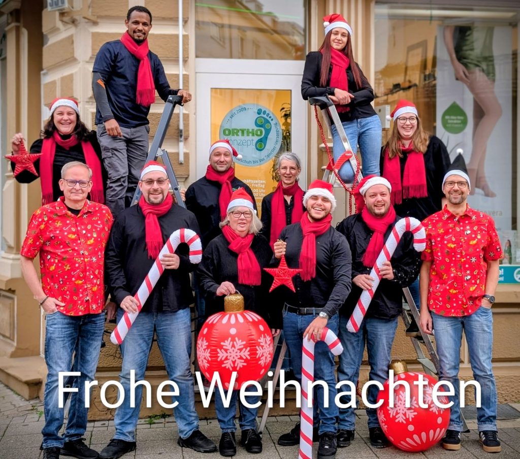 Team der orthoKonzept in Weihnachtsoutfit